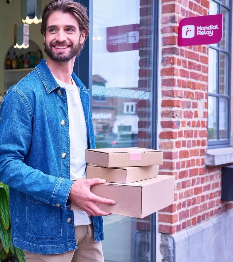 Client satisfait du service proposé par un Point Relais Mondial Relay